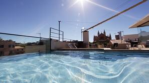 Sæsonbestemt udendørs pool