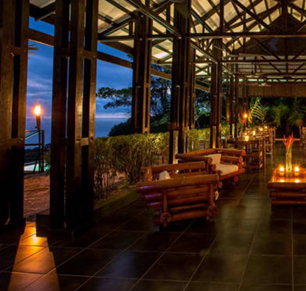 Breakfast area, Tiki Villas Rainforest Lodge & Spa