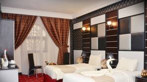 Minibar, in-room safe, iron/ironing board