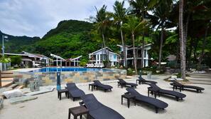 Beach nearby, white sand, free beach cabanas, sun loungers