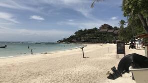บนชายหาด, เก้าอี้อาบแดด