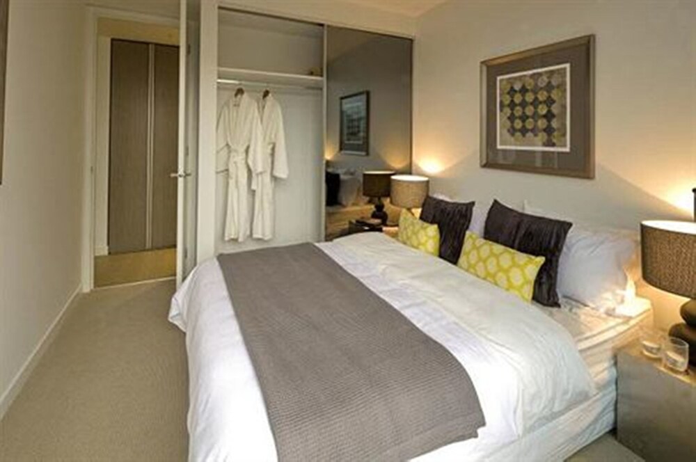 Apartments Melbourne Domain – St Kilda Road