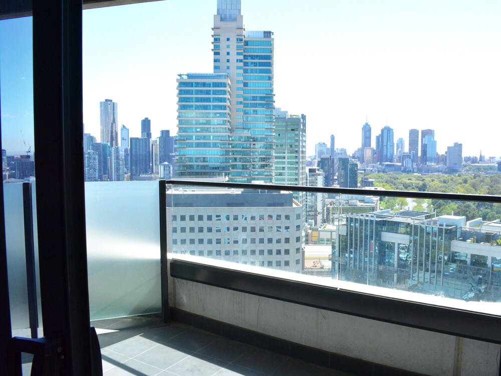 Apartments Melbourne Domain St Kilda Road Deals & Reviews (Melbourne