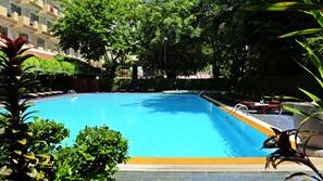 Kolam renang outdoor
