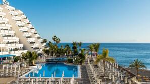 2 piscinas al aire libre, sombrillas, tumbonas