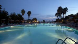 Piscina coperta, piscina all'aperto