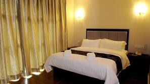 In-room safe, desk, iron/ironing board, free WiFi