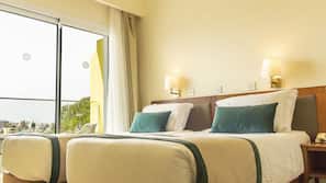 In-room safe, soundproofing, free WiFi, bed sheets