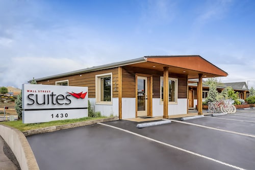 Terrebonne Oregon Hotels From 79 Hotel Deals Travelocity Wall Street Suites