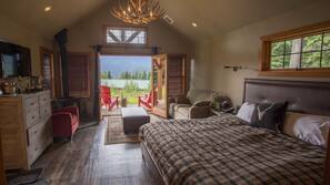 Premium bedding, down duvet, desk, blackout curtains