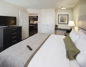 Desk, laptop workspace, iron/ironing board, free WiFi