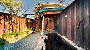 Outdoor spa bath