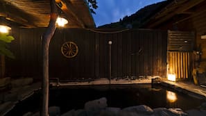 Outdoor spa bath