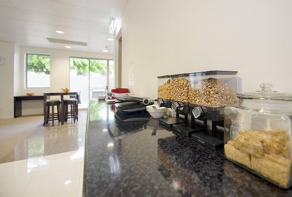 Gladstone City Central Apartment Hotel in Gladstone Best Rates