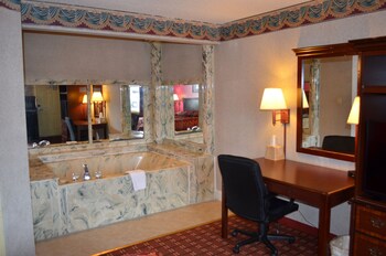 hotels in jackson tn with jacuzzi in room