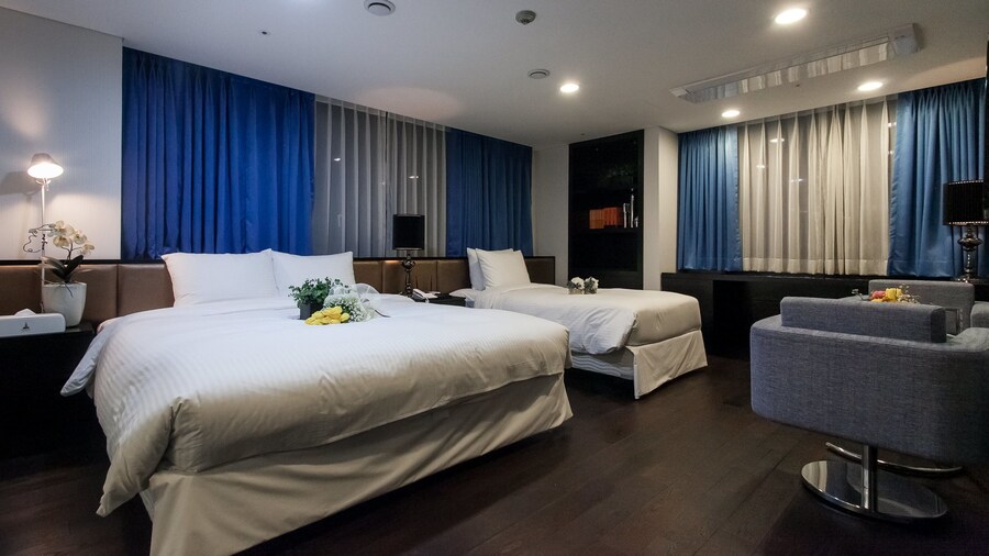 Pharos Hotel