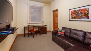 Premium bedding, desk, blackout drapes, free WiFi