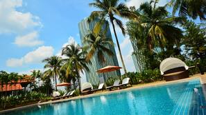 2 outdoor pools