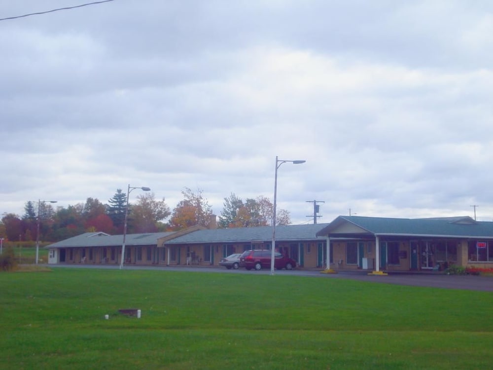 Holiday Motel Westfield in Dunkirk, United States