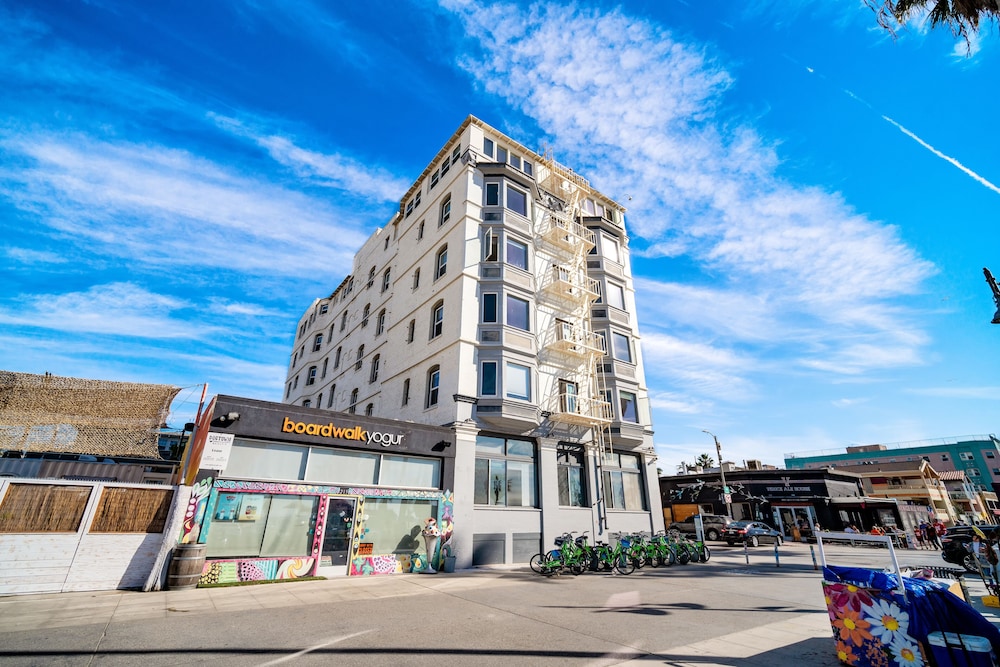 Air Venice on the Beach in Los Angeles Best Rates & Deals on Orbitz