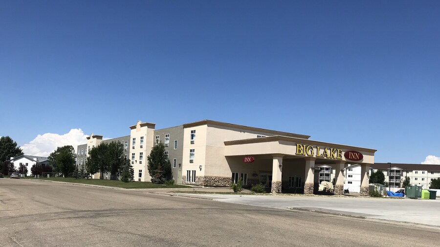 BIG LAKE INN