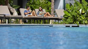 Piscine extérieure, cabanons gratuits, parasols de plage