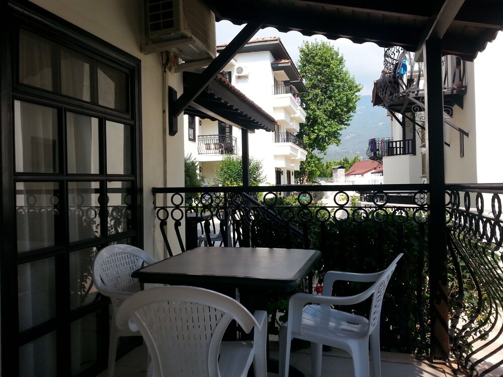Nicholas Park Hotel