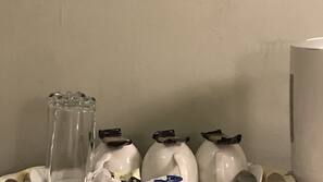 Iron/ironing board, free WiFi, linens