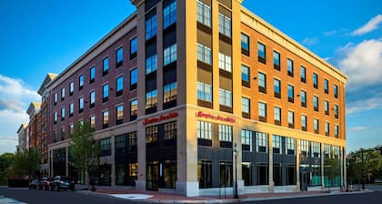 Hampton Inn & Suites Portsmouth Downtown