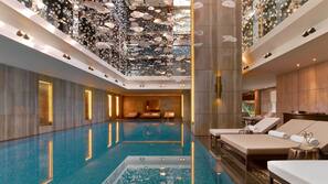 Piscine couverte, piscine extérieure (ouverte en saison)
