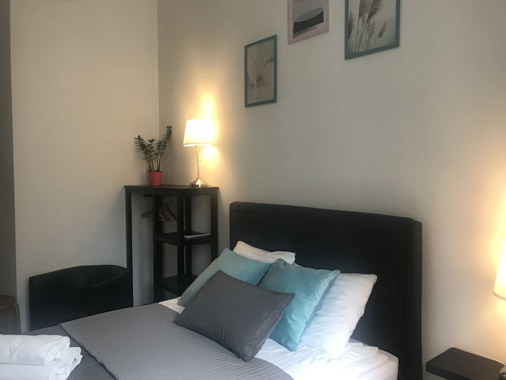 Photo - AMBER Guest Rooms