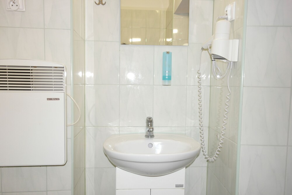 Photo - AMBER Guest Rooms