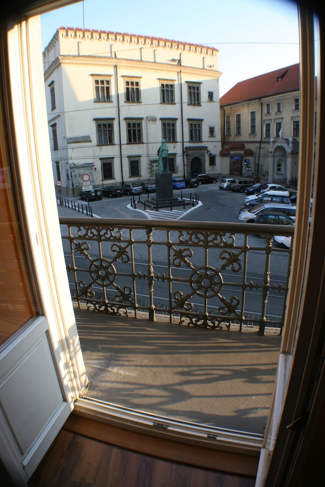 Photo - AMBER Guest Rooms