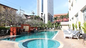 Outdoor pool, pool loungers