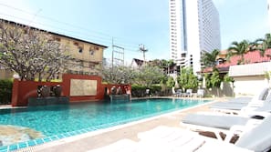 Outdoor pool, pool loungers