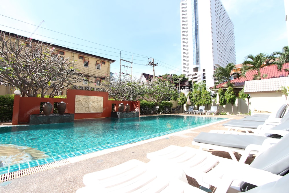 Crown Pattaya Beach Hotel Crown Pattaya Beach Hotel