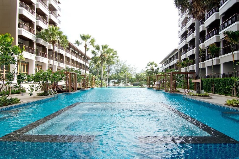 Welcome World Beach Resort & Spa in Pattaya South, Thailand