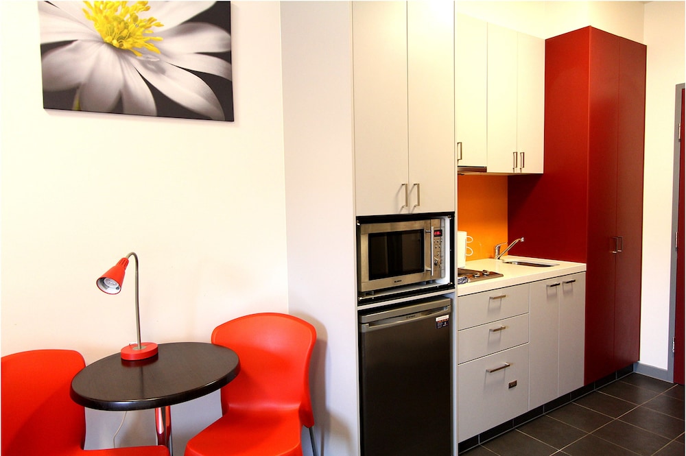 Alston Apartments Hotel
