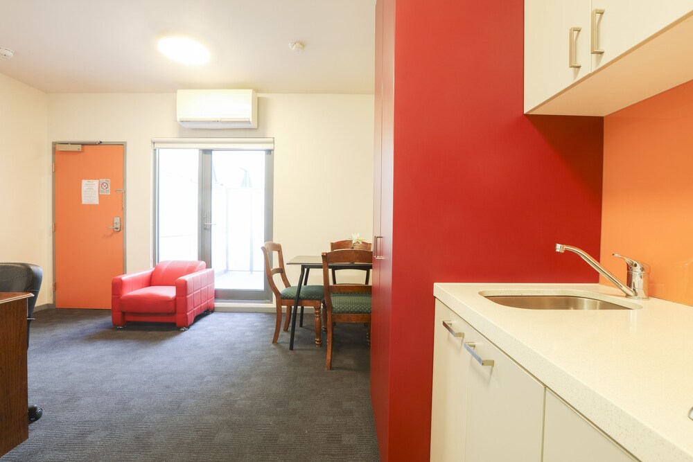 Alston Apartments Hotel