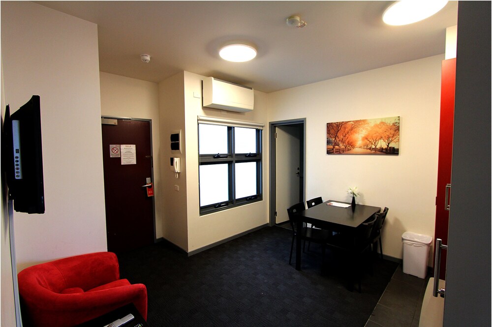 Alston Apartments Hotel