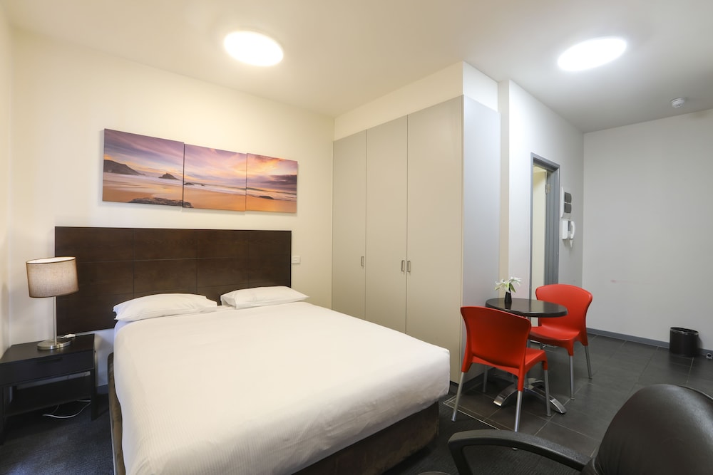 Alston Apartments Hotel