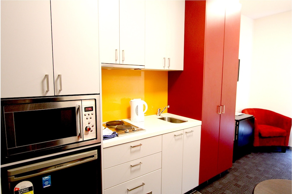 Alston Apartments Hotel