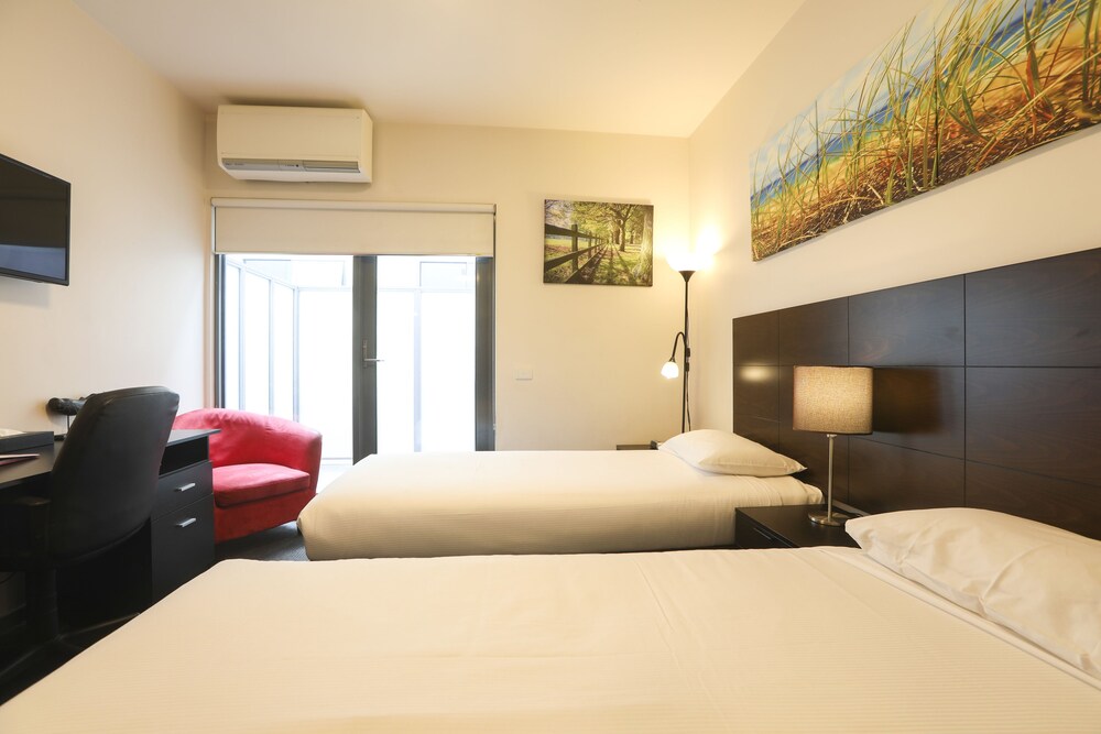 Alston Apartments Hotel
