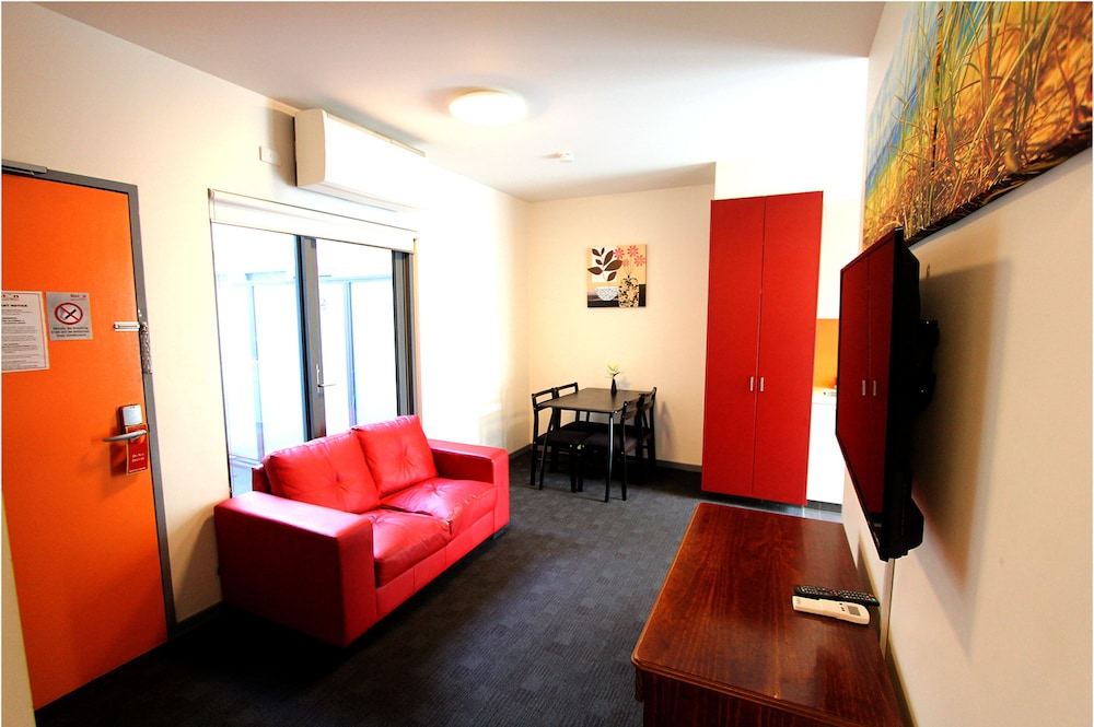 Alston Apartments Hotel