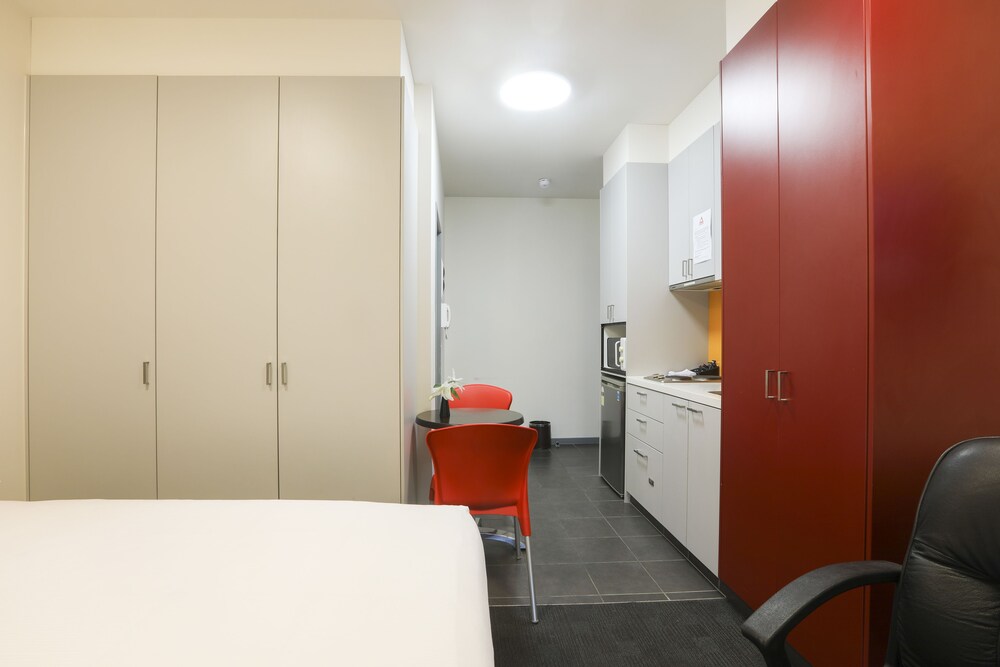 Alston Apartments Hotel