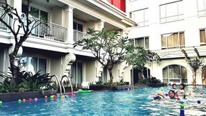 Kolam renang outdoor