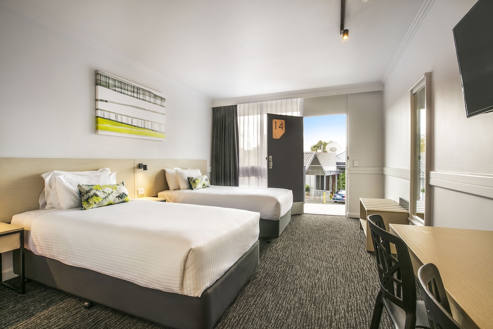 Nightcap at Matthew Flinders Hotel