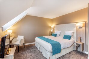 Premium bedding, memory foam beds, in-room safe, desk