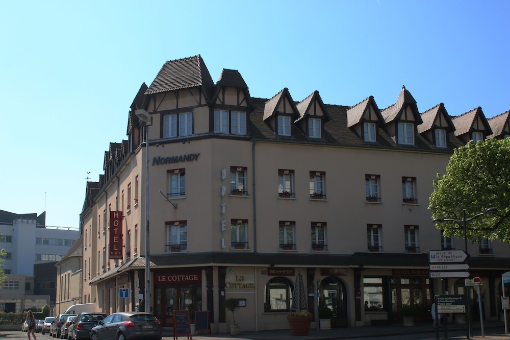 Hôtel Normandy Vernon France Reviews Photos Rates Ebookers Terrace Patio Featured Image
