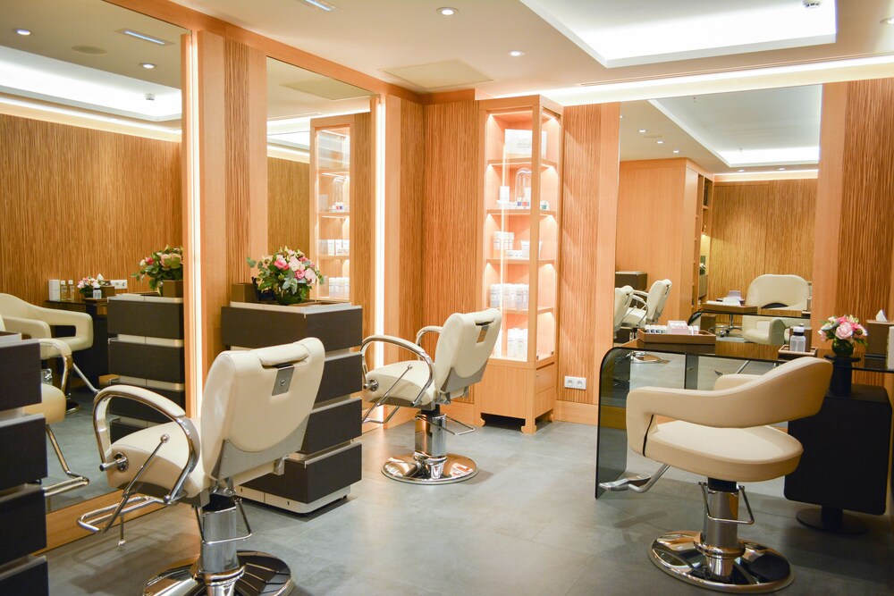 Hair salon, The Peninsula Paris